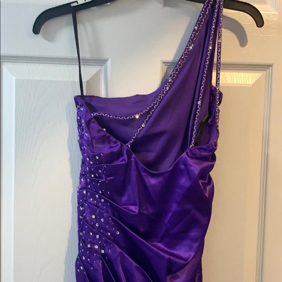 Formal dress - Picture 2 of 2